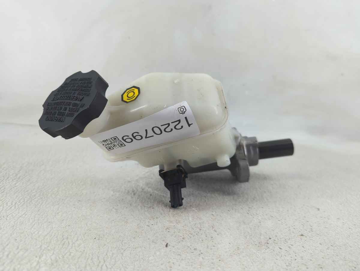 2011-2014 Hyundai Sonata Brake Master Cylinder 1220799 - Oemusedautoparts1.com