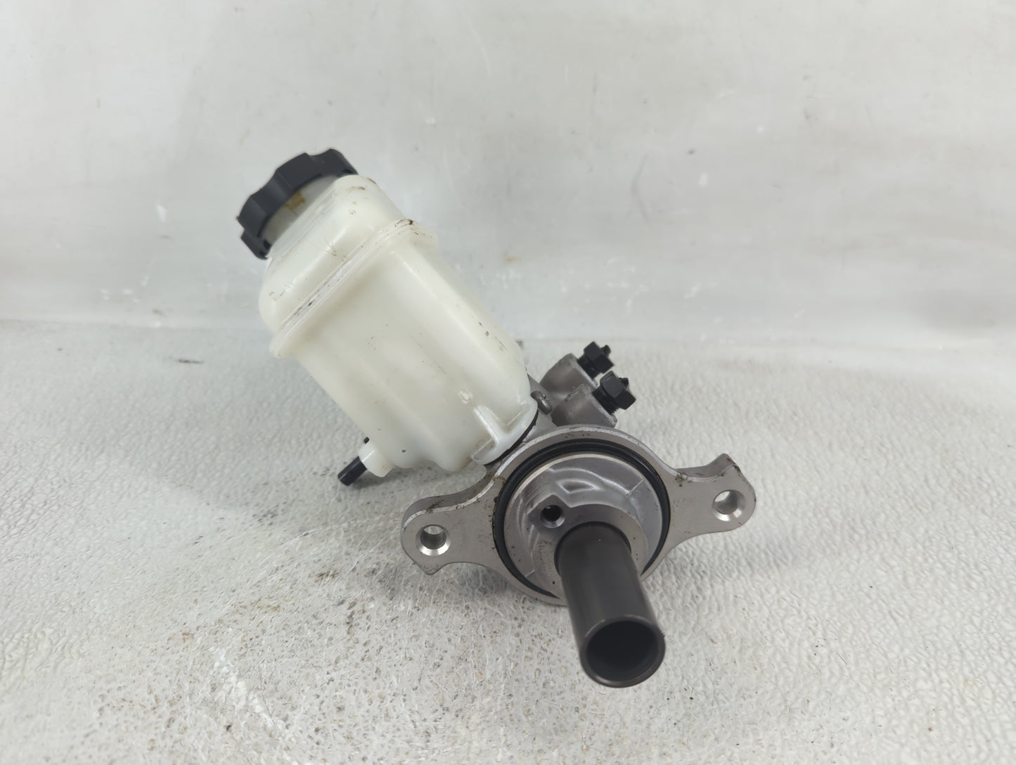 2011-2014 Hyundai Sonata Brake Master Cylinder - Oemusedautoparts1.com