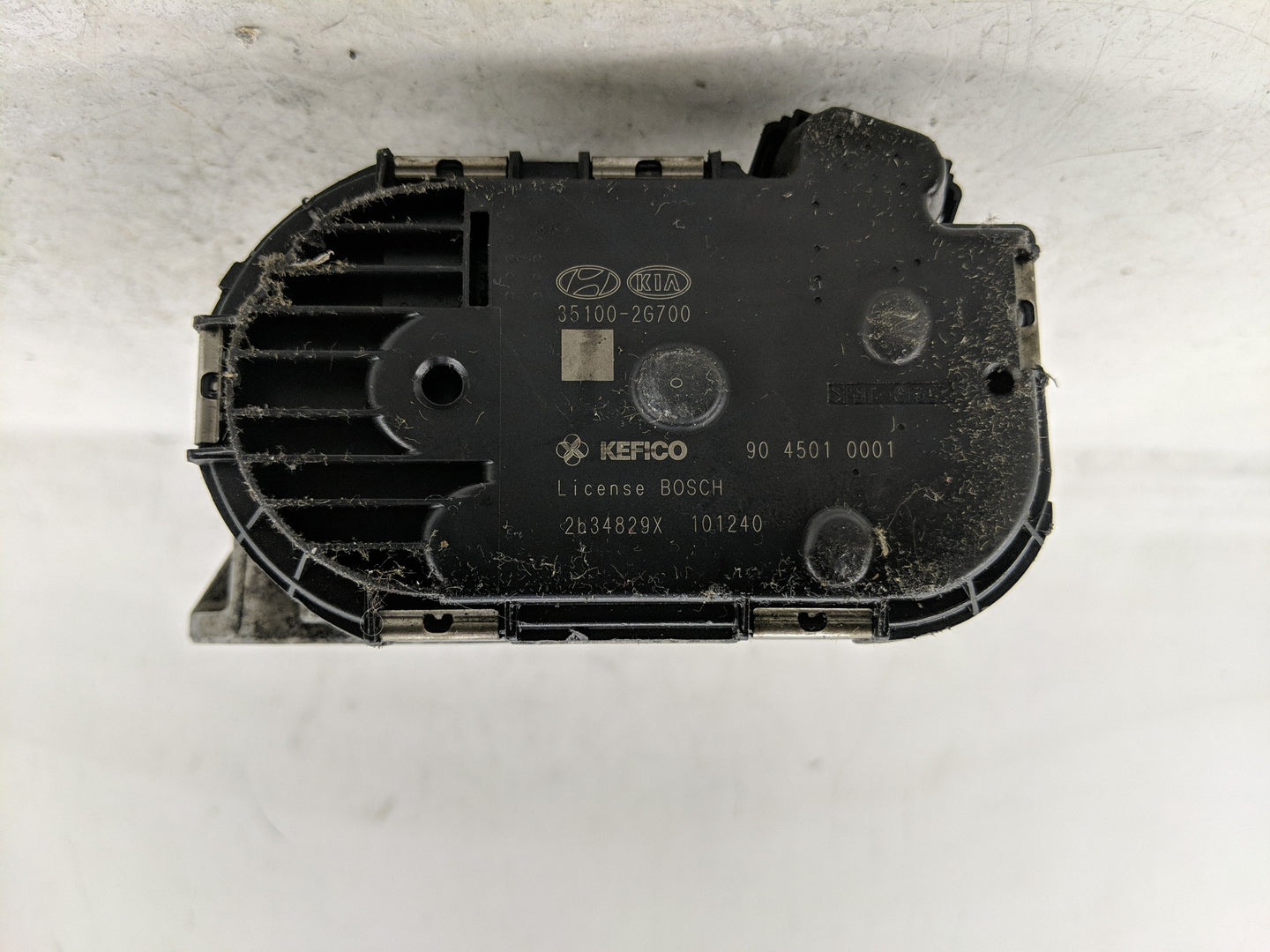 2011-2014 Hyundai Sonata Throttle Body P/N:35100-2G700 Fits Fits 2011 2012 2013 2014 2015 2016 OEM Used Auto Parts - Oemused