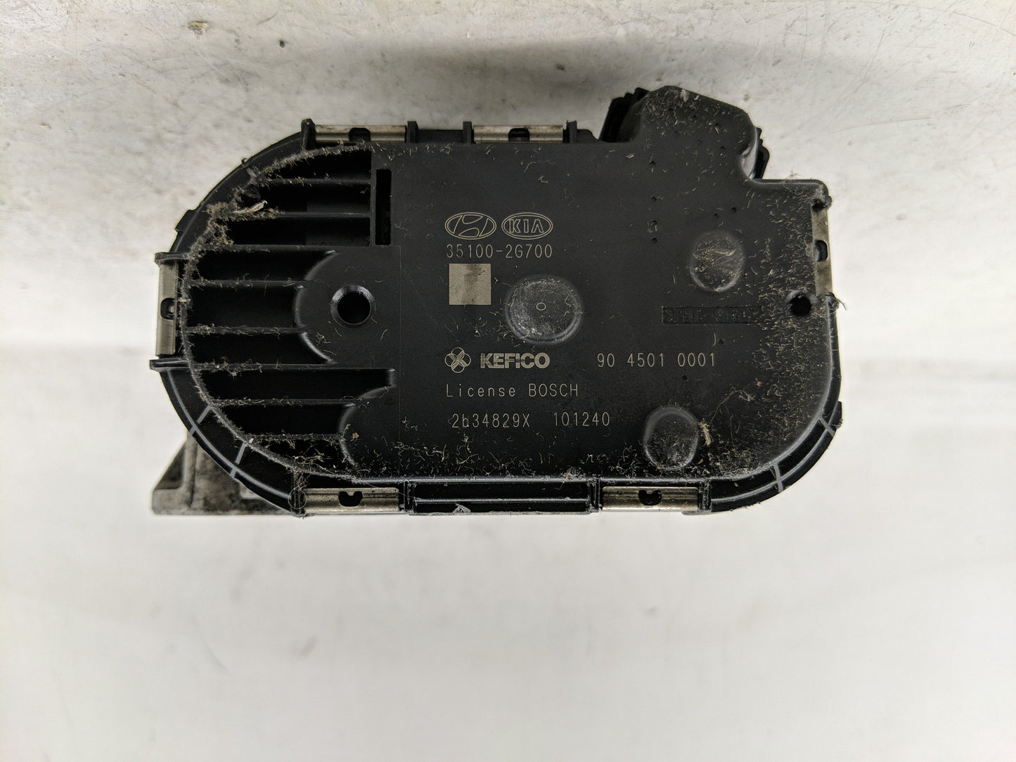 2011-2014 Hyundai Sonata Throttle Body P/N:35100-2G700 Fits Fits 2011 2012 2013 2014 2015 2016 OEM Used Auto Parts - Oemused