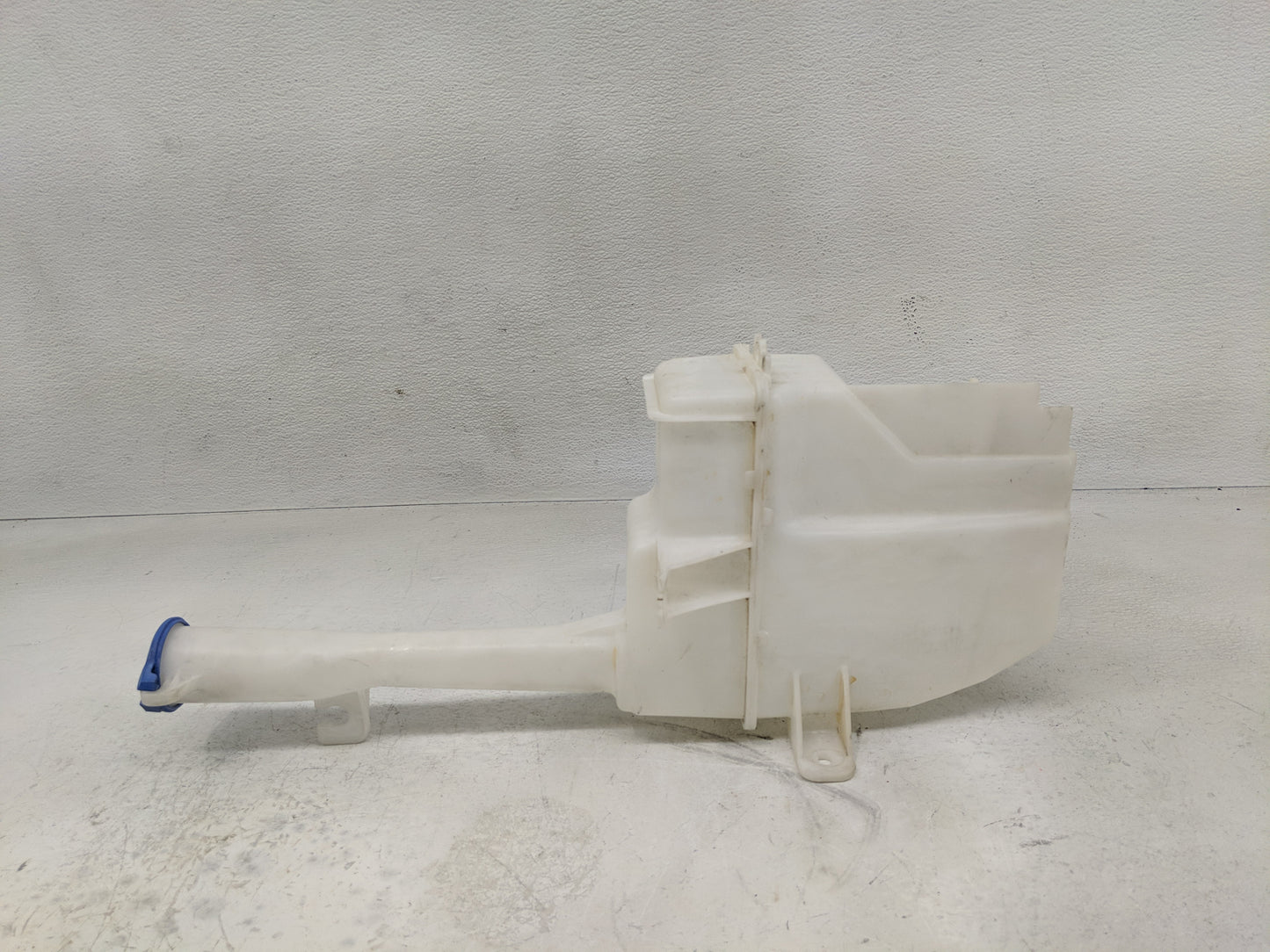 2011-2015 Hyundai Sonata Windshield Washer Fluid Reservoir Bottle Oem - Oemusedautoparts1.com