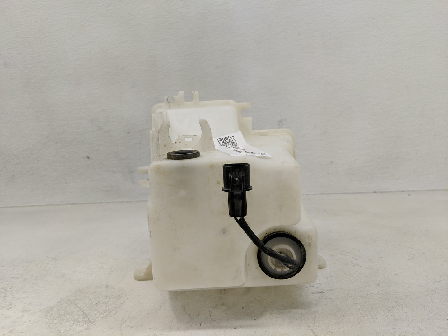 2011-2015 Hyundai Sonata Windshield Washer Fluid Reservoir Bottle Oem - Oemusedautoparts1.com