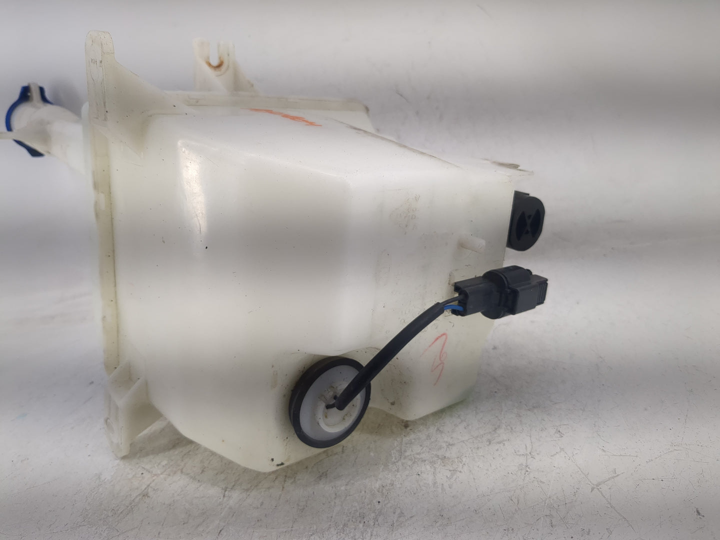 2011-2015 Hyundai Sonata Windshield Washer Fluid Reservoir Bottle Oem - Oemusedautoparts1.com