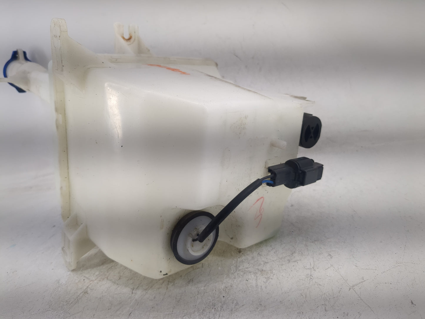 2011-2015 Hyundai Sonata Windshield Washer Fluid Reservoir Bottle Oem - Oemusedautoparts1.com