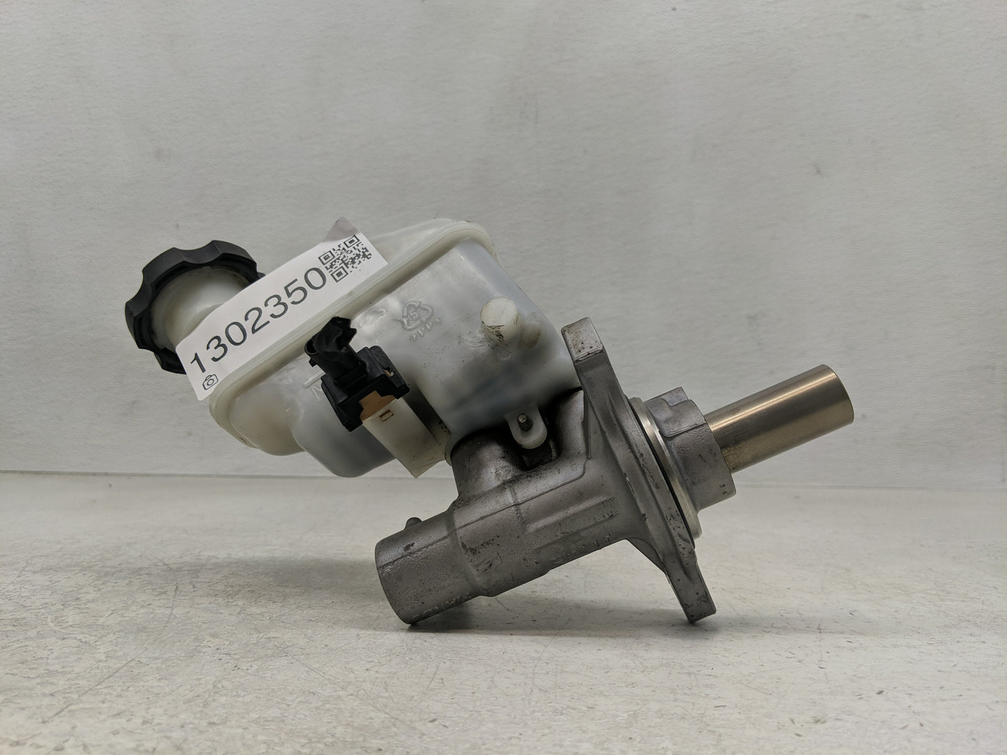 2011-2014 Hyundai Sonata Brake Master Cylinder - Oemusedautoparts1.com
