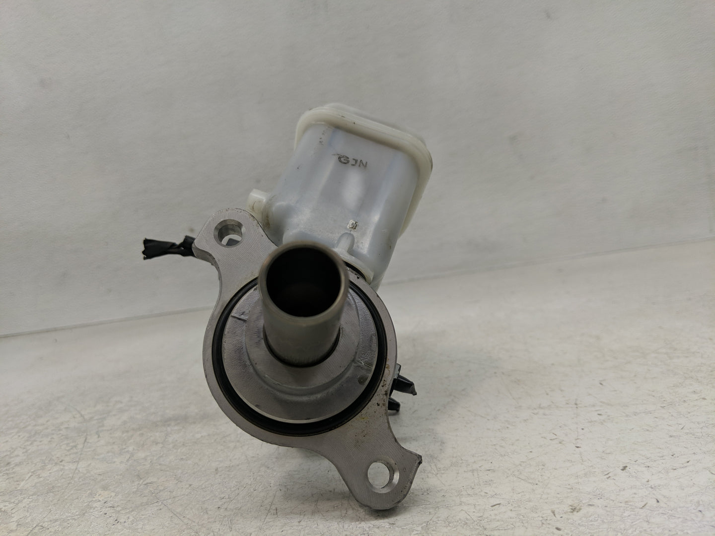 2011-2014 Hyundai Sonata Brake Master Cylinder - Oemusedautoparts1.com