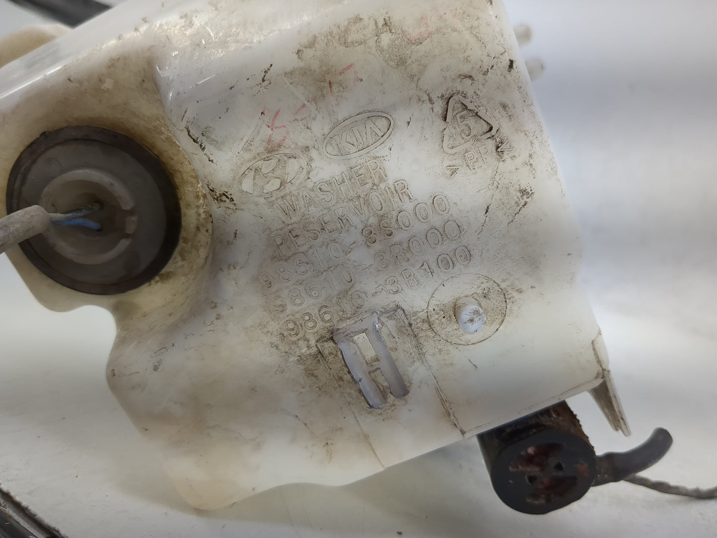 2011-2015 Hyundai Sonata Windshield Washer Fluid Reservoir Bottle Oem - Oemusedautoparts1.com