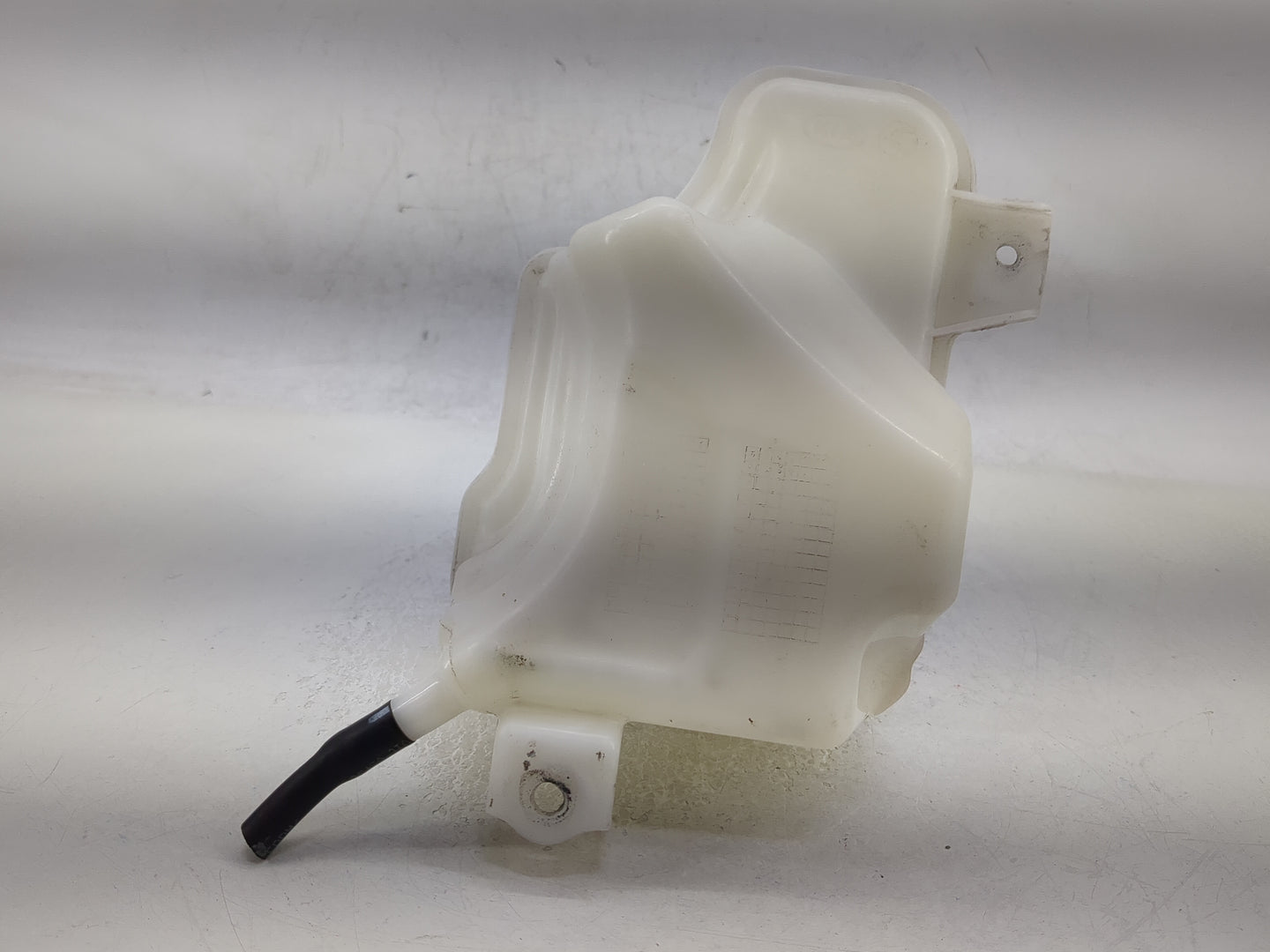 2011-2015 Hyundai Sonata Windshield Washer Fluid Reservoir Bottle Oem - Oemusedautoparts1.com