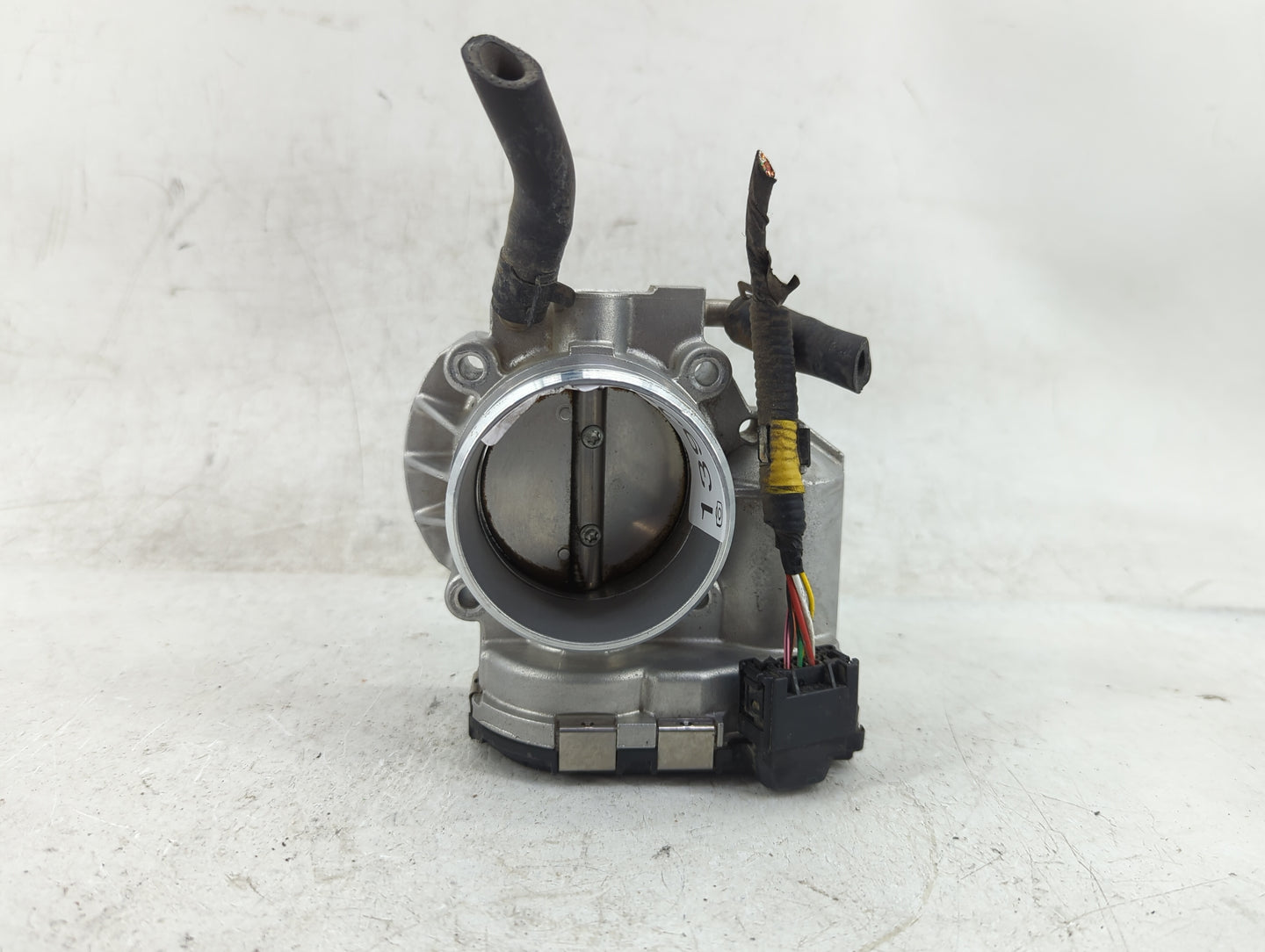 2011-2015 Hyundai Sonata Throttle Body P/N:35100-2G800 Fits Fits 2011 2012 2013 2014 2015 2016 OEM Used Auto Parts - Oemused