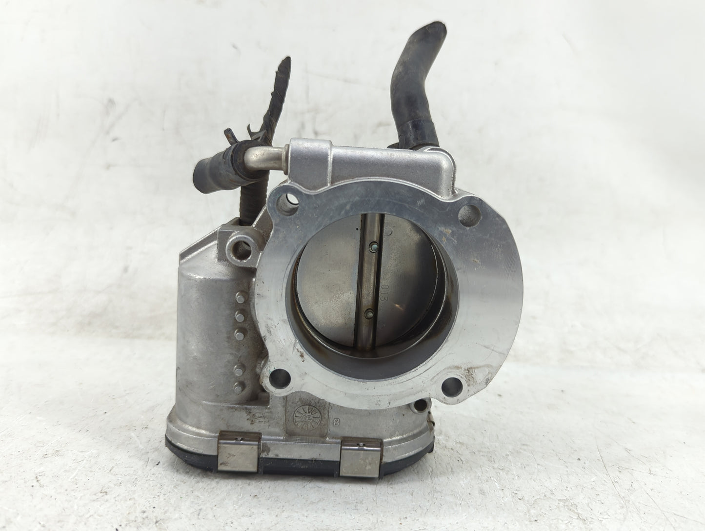 2011-2015 Hyundai Sonata Throttle Body P/N:35100-2G800 Fits Fits 2011 2012 2013 2014 2015 2016 OEM Used Auto Parts - Oemused