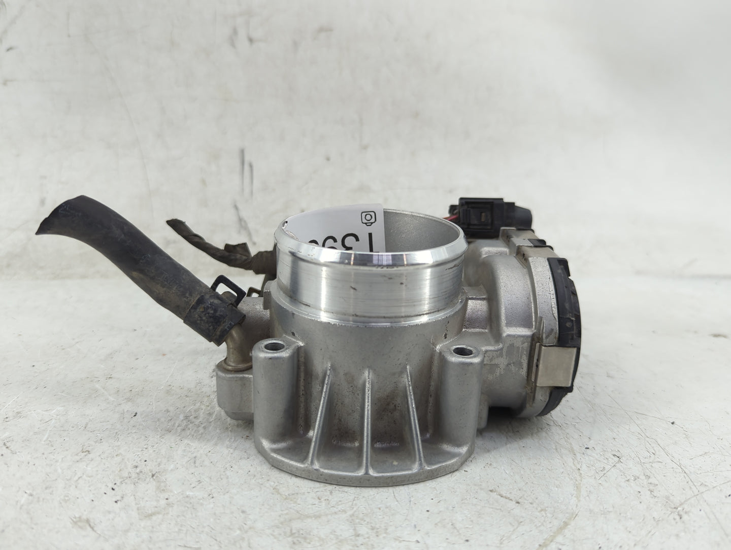 2011-2015 Hyundai Sonata Throttle Body P/N:35100-2G800 Fits Fits 2011 2012 2013 2014 2015 2016 OEM Used Auto Parts - Oemused