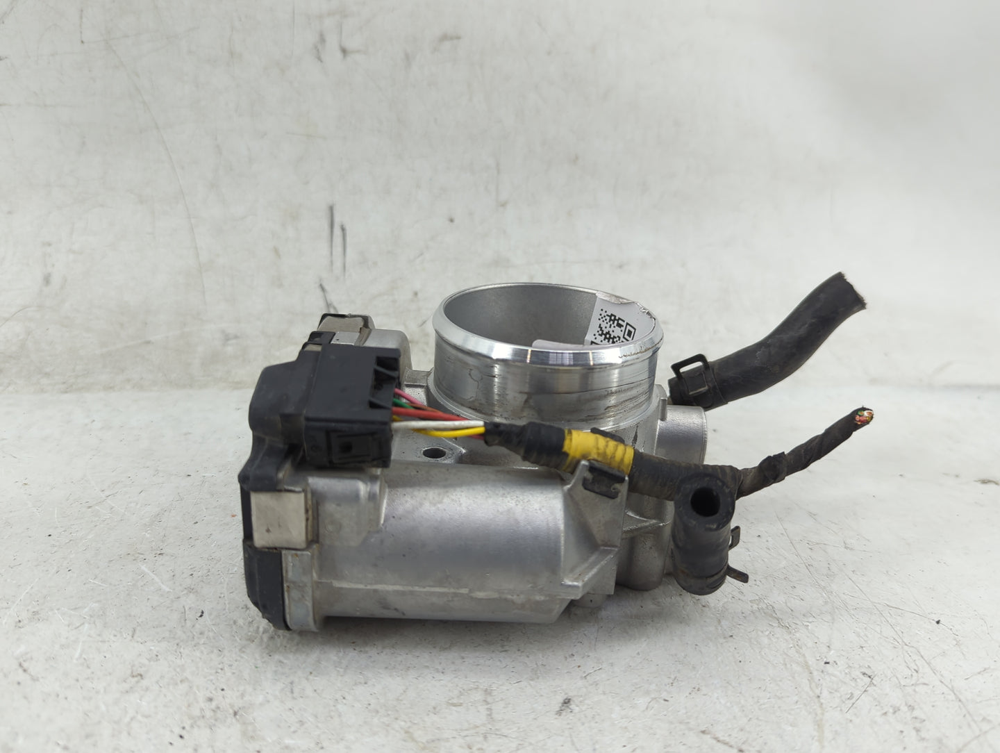 2011-2015 Hyundai Sonata Throttle Body P/N:35100-2G800 Fits Fits 2011 2012 2013 2014 2015 2016 OEM Used Auto Parts - Oemused