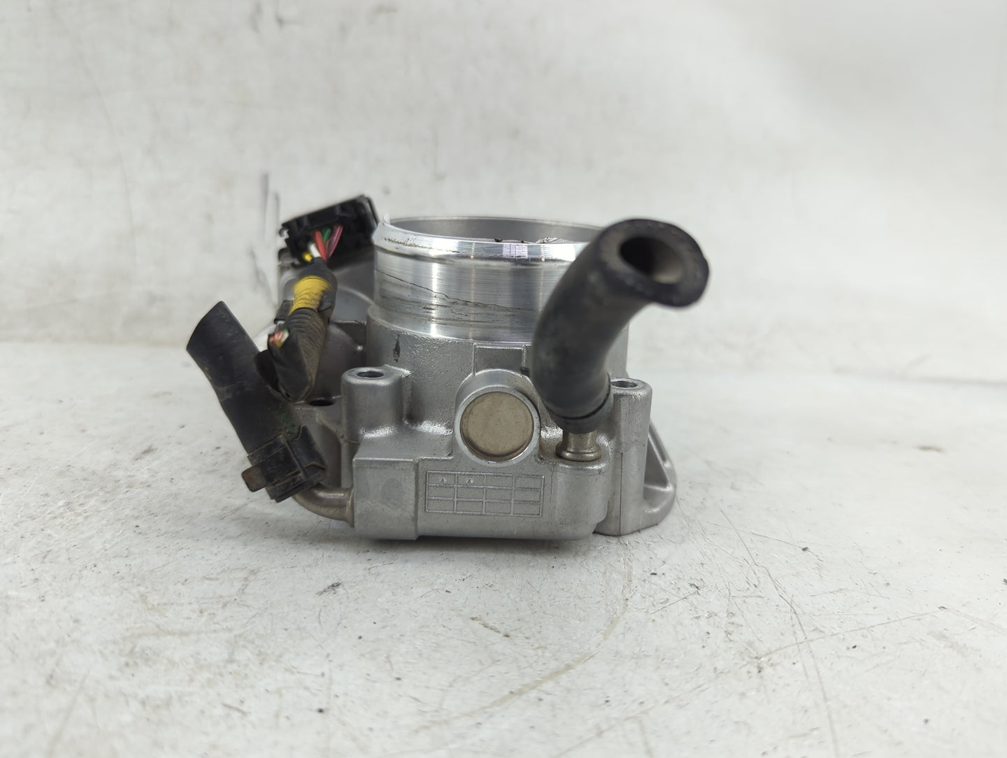 2011-2015 Hyundai Sonata Throttle Body P/N:35100-2G800 Fits Fits 2011 2012 2013 2014 2015 2016 OEM Used Auto Parts - Oemused