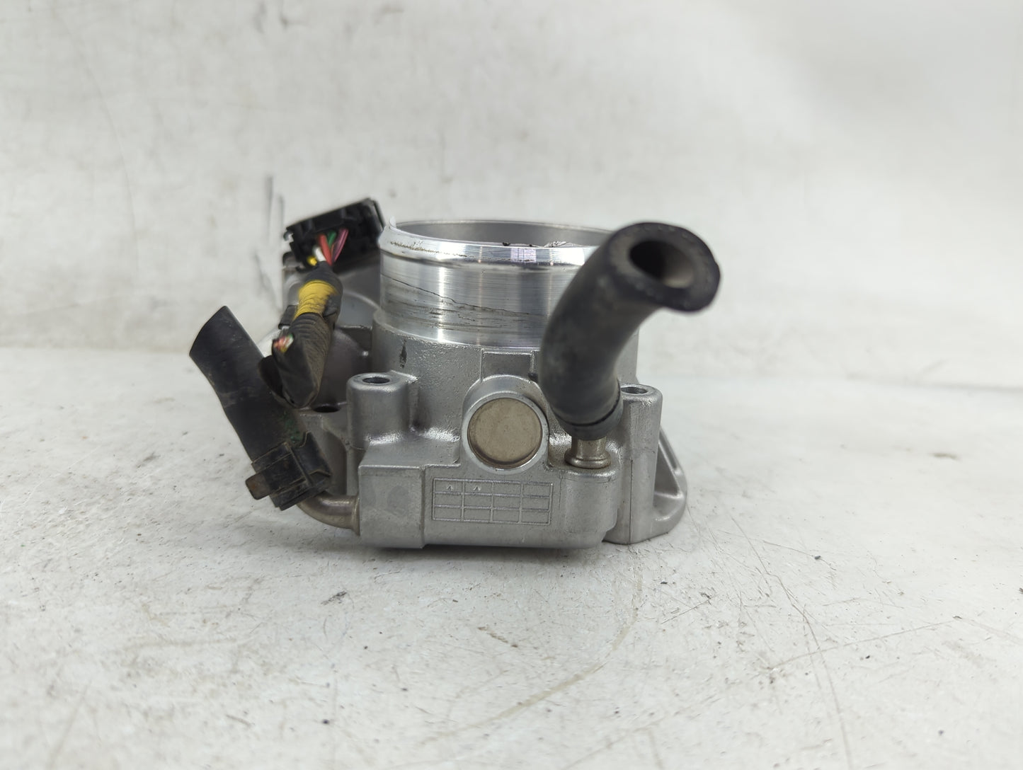 2011-2015 Hyundai Sonata Throttle Body P/N:35100-2G800 Fits Fits 2011 2012 2013 2014 2015 2016 OEM Used Auto Parts - Oemused
