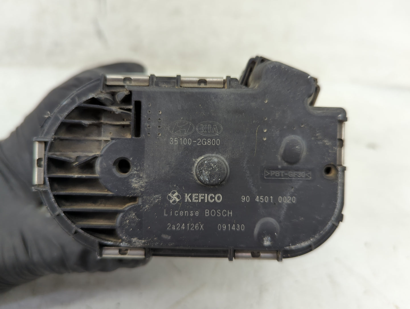 2011-2015 Hyundai Sonata Throttle Body P/N:35100-2G800 Fits Fits 2011 2012 2013 2014 2015 2016 OEM Used Auto Parts - Oemused