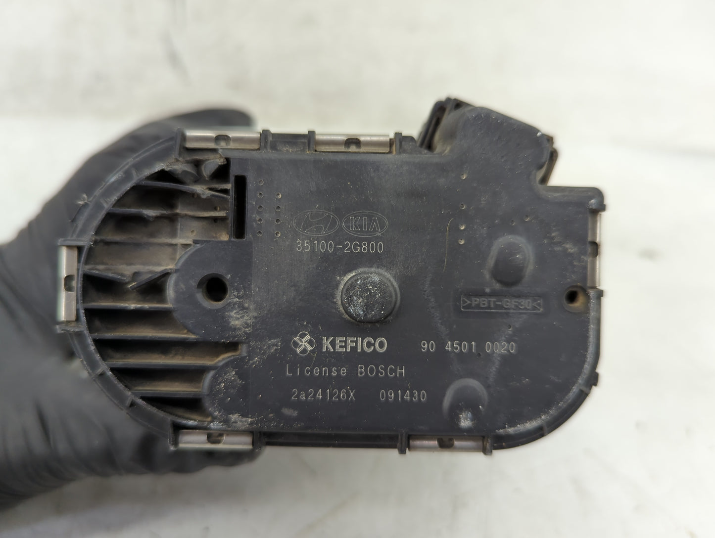2011-2015 Hyundai Sonata Throttle Body P/N:35100-2G800 Fits Fits 2011 2012 2013 2014 2015 2016 OEM Used Auto Parts - Oemused