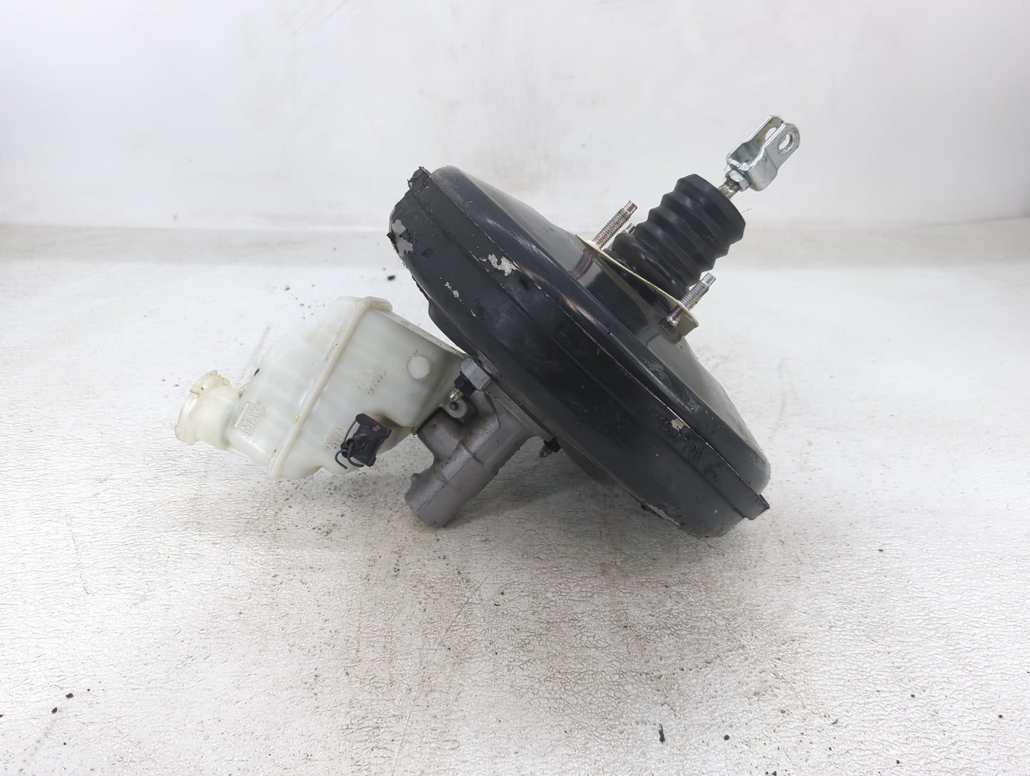 2011-2014 Hyundai Sonata Brake Master Cylinder 1423507 - Oemusedautoparts1.com
