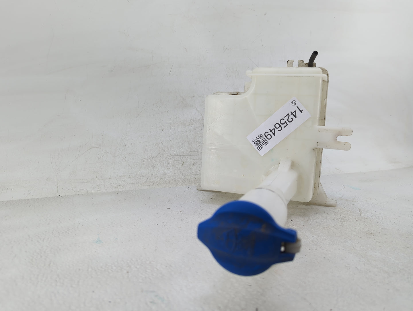 2011-2015 Hyundai Sonata Windshield Washer Fluid Reservoir Bottle Oem - Oemusedautoparts1.com