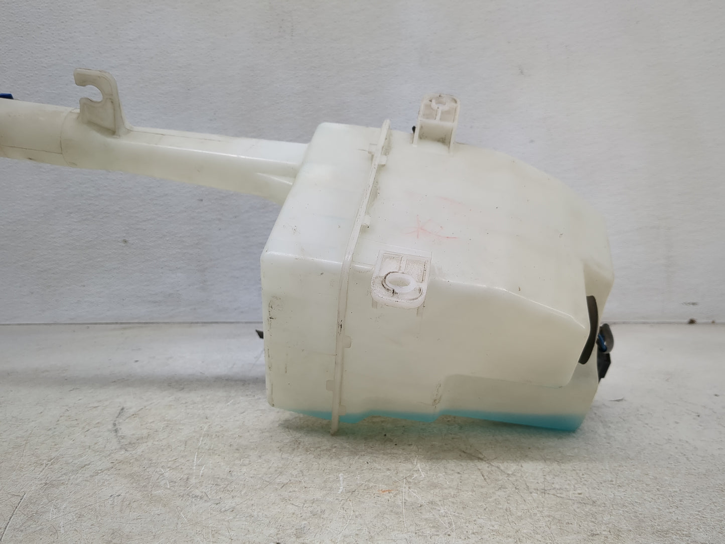 2011-2015 Hyundai Sonata Windshield Washer Fluid Reservoir Bottle Oem - Oemusedautoparts1.com