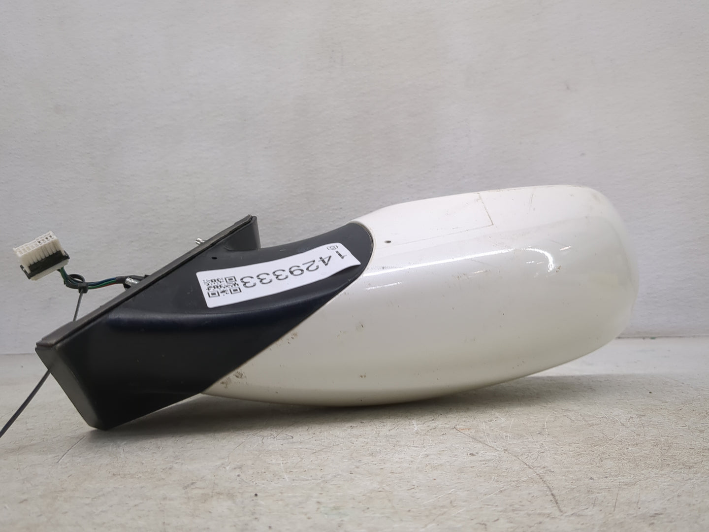 2011-2014 Hyundai Sonata Passenger Side View Mirror - Right Door Mirror OEM Used - Oemusedautoparts1.com
