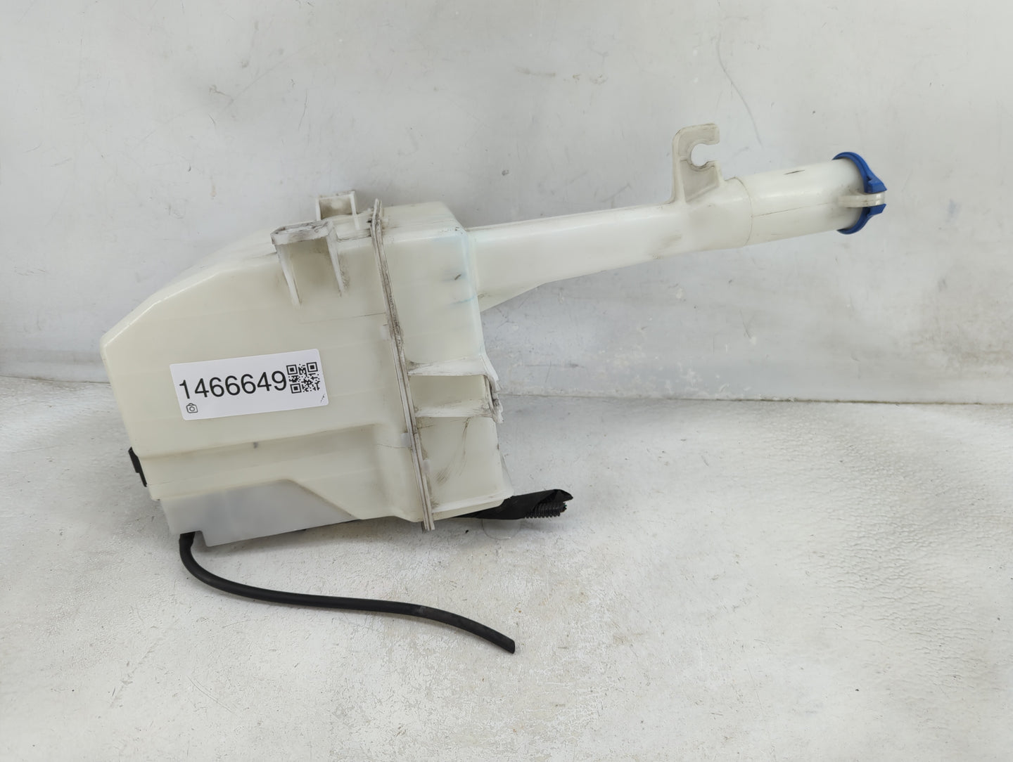 2011-2015 Hyundai Sonata Windshield Washer Fluid Reservoir Bottle 1466649 - Oemusedautoparts1.com