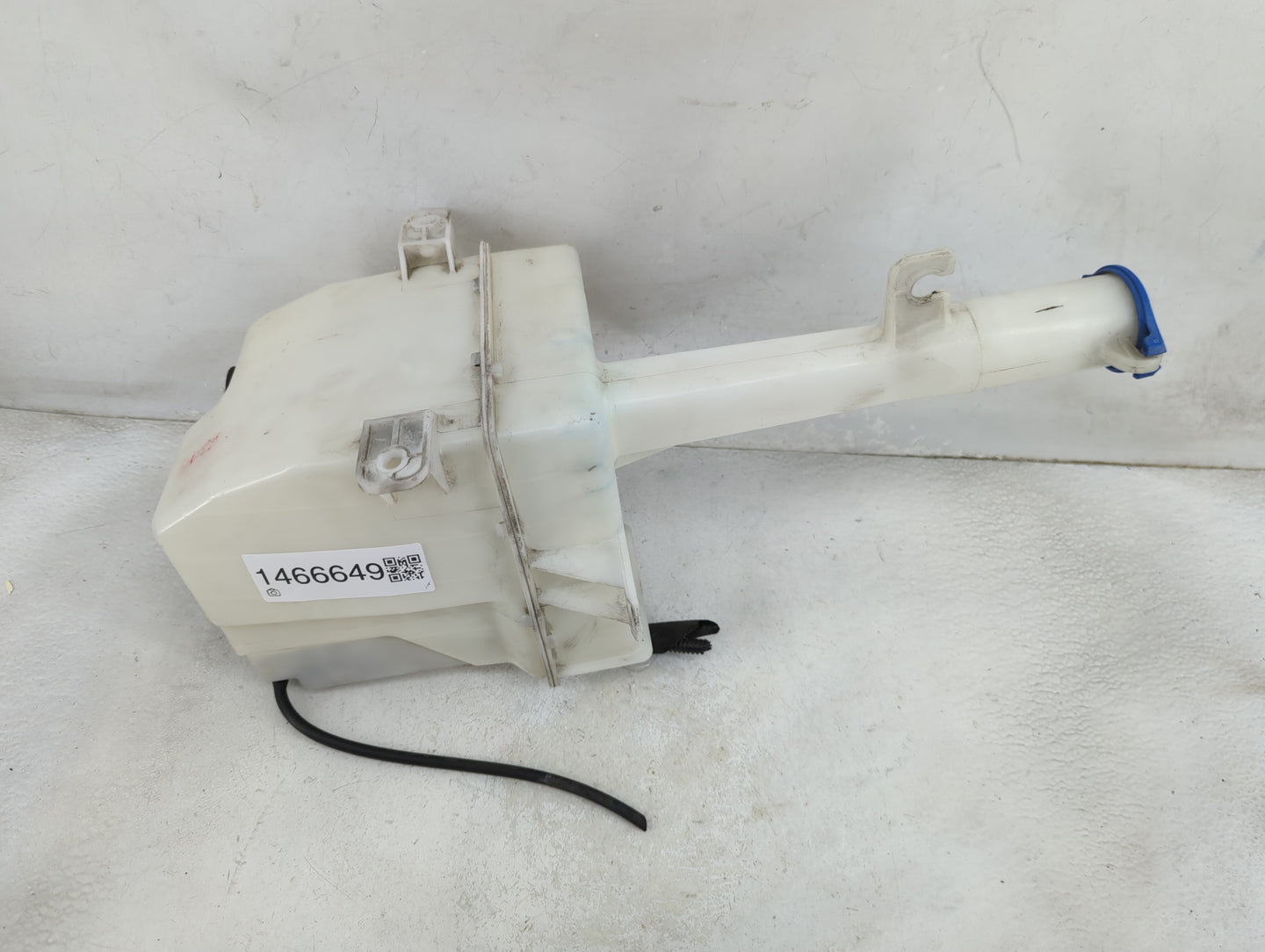 2011-2015 Hyundai Sonata Windshield Washer Fluid Reservoir Bottle 1466649 - Oemusedautoparts1.com