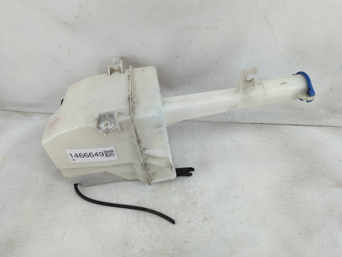 2011-2015 Hyundai Sonata Windshield Washer Fluid Reservoir Bottle 1466649 - Oemusedautoparts1.com