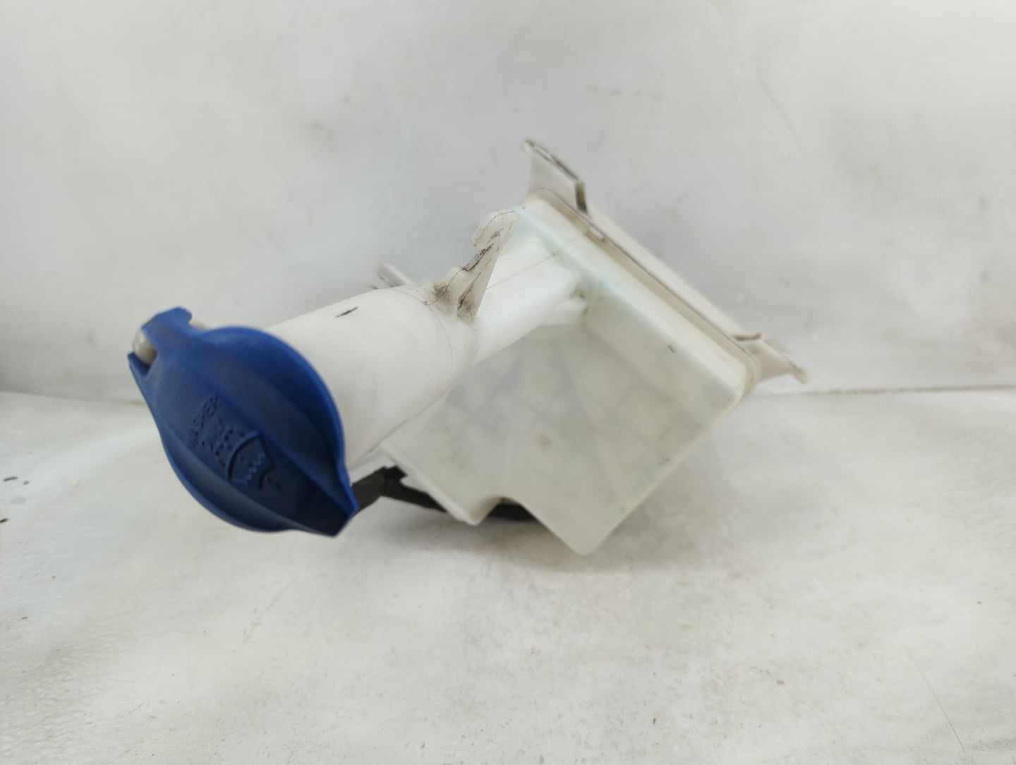 2011-2015 Hyundai Sonata Windshield Washer Fluid Reservoir Bottle 1466649 - Oemusedautoparts1.com