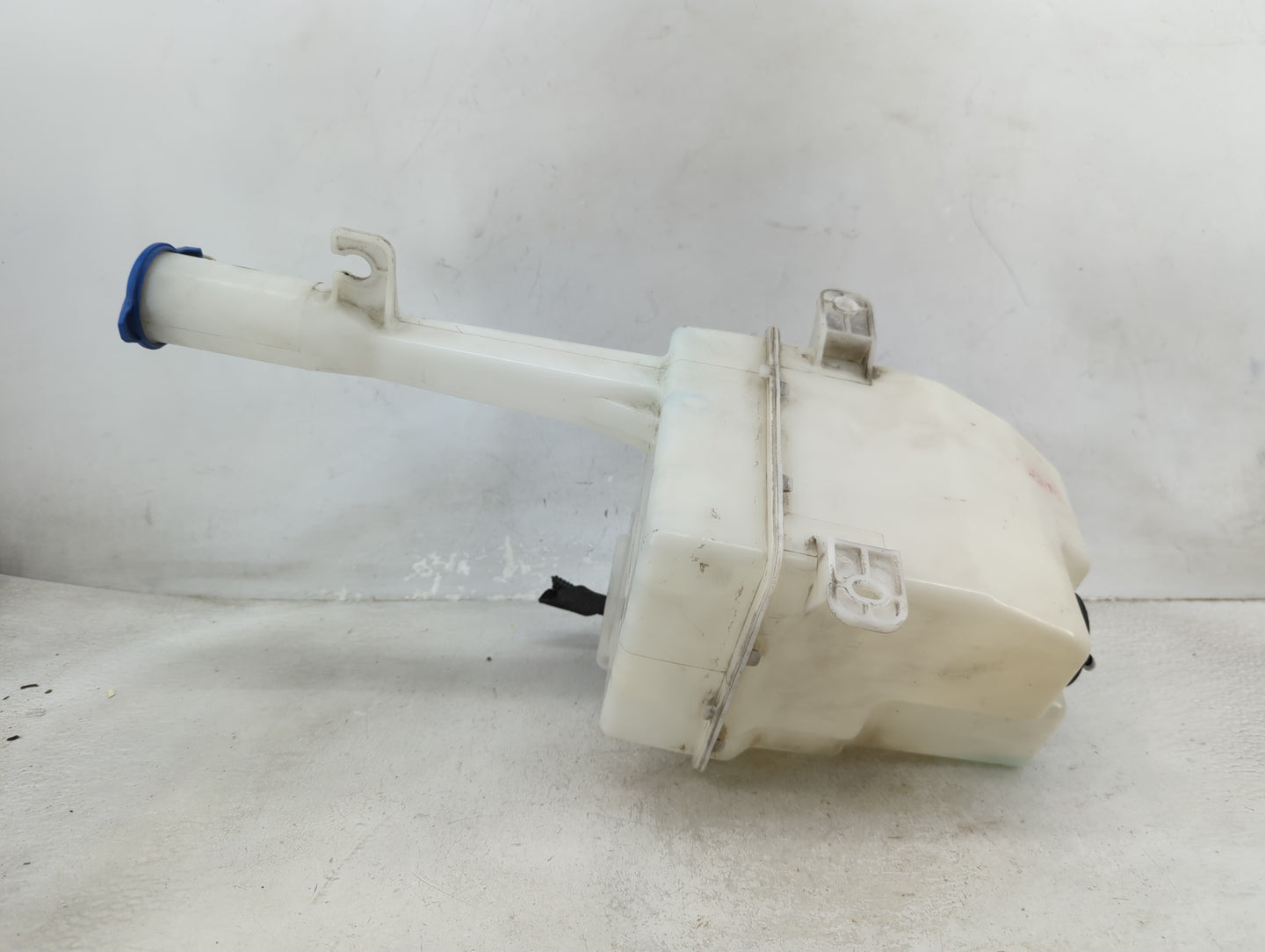 2011-2015 Hyundai Sonata Windshield Washer Fluid Reservoir Bottle 1466649 - Oemusedautoparts1.com