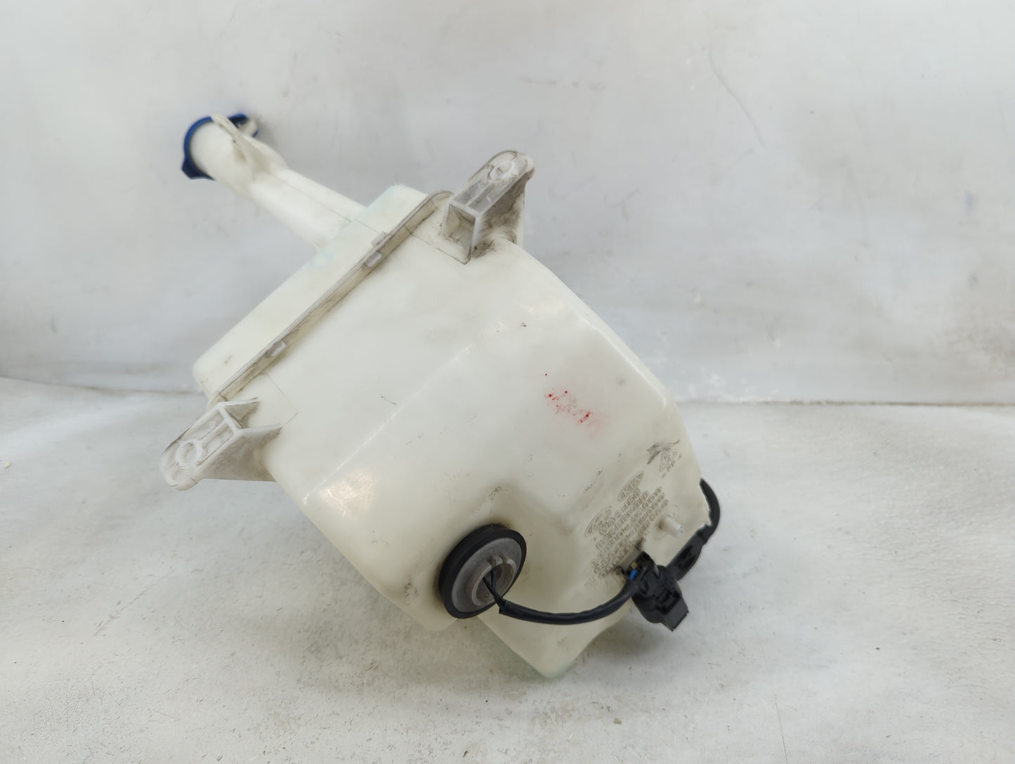 2011-2015 Hyundai Sonata Windshield Washer Fluid Reservoir Bottle 1466649 - Oemusedautoparts1.com