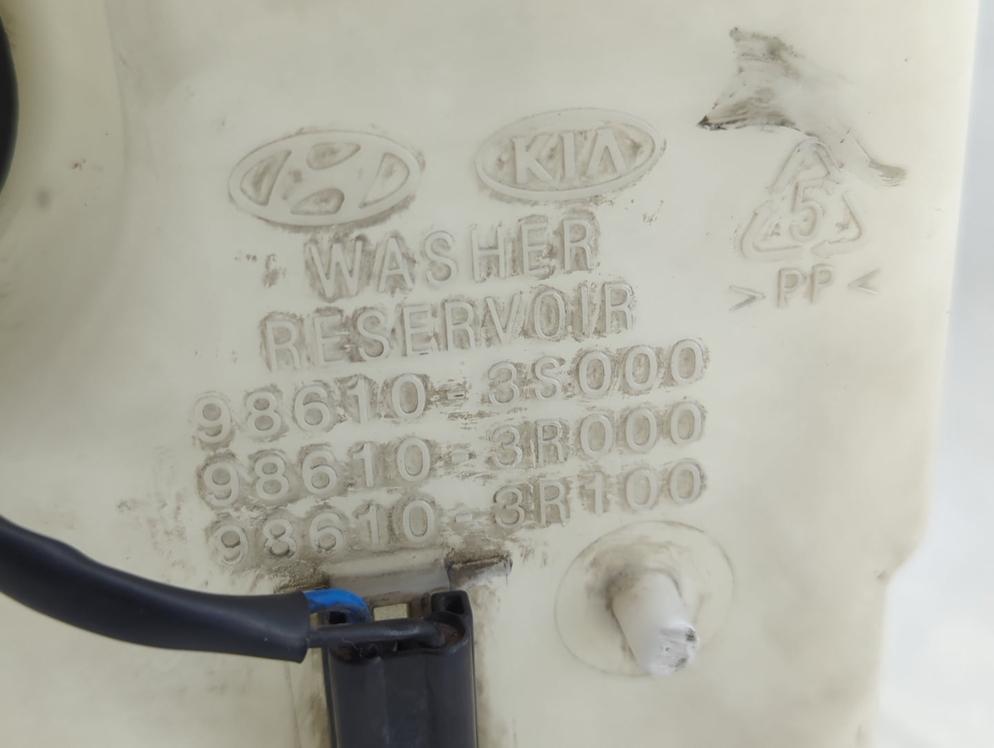 2011-2015 Hyundai Sonata Windshield Washer Fluid Reservoir Bottle 1466649 - Oemusedautoparts1.com