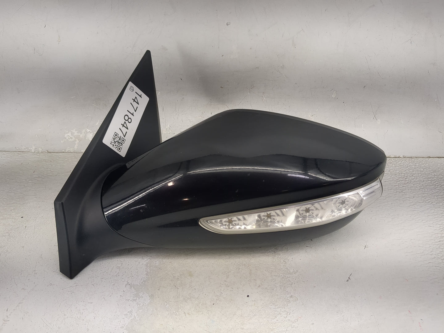 2011-2014 Hyundai Sonata Driver Side View Mirror - Left Door Mirror OEM Used - Oemusedautoparts1.com