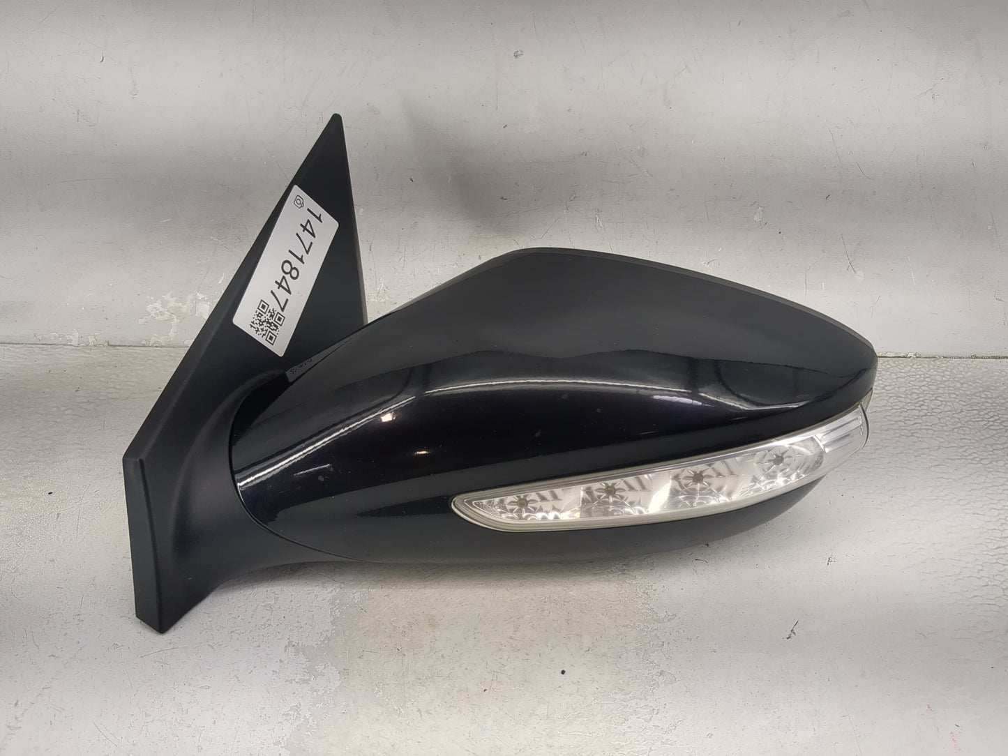 2011-2014 Hyundai Sonata Driver Side View Mirror - Left Door Mirror OEM Used - Oemusedautoparts1.com