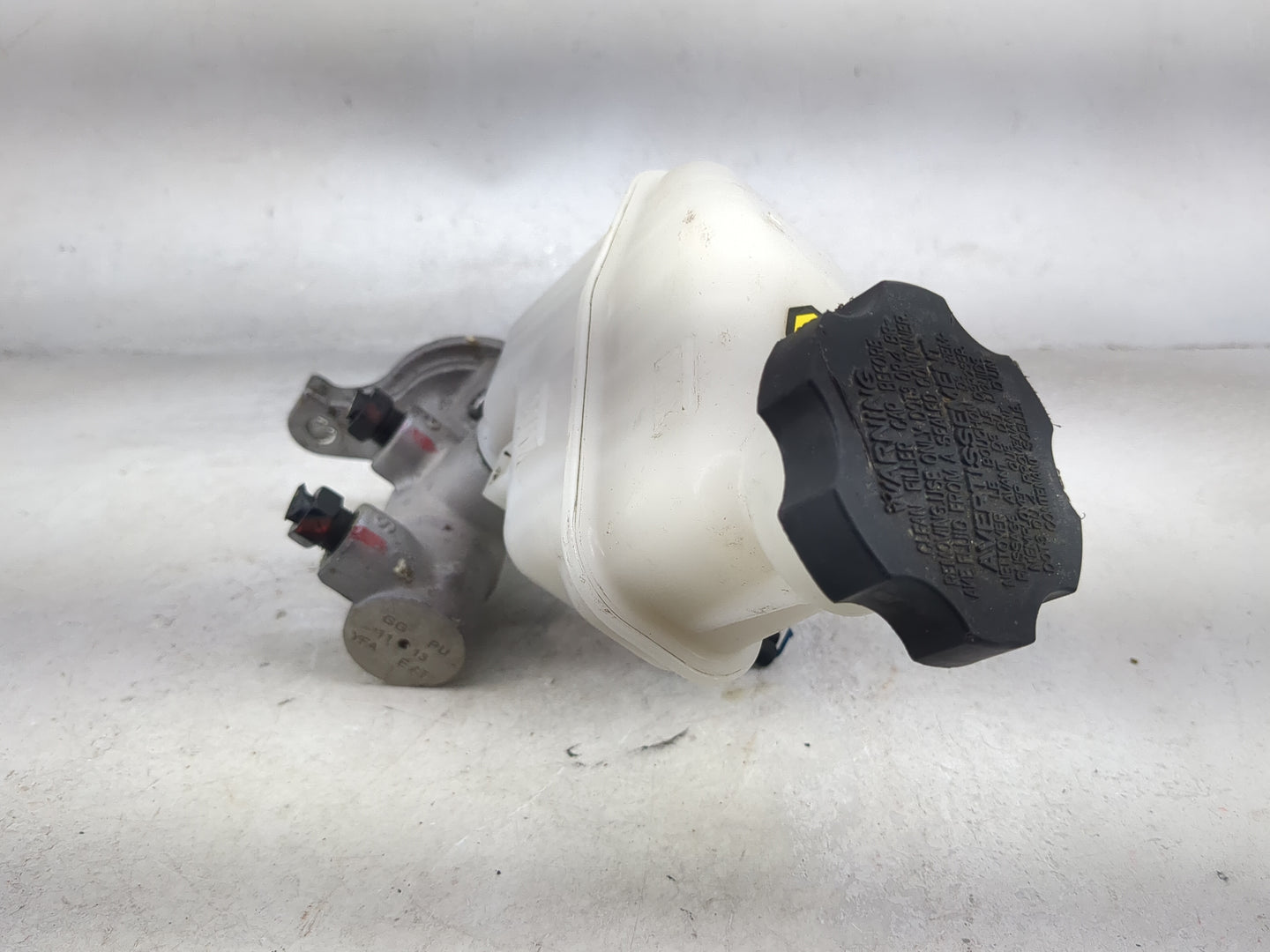2011-2014 Hyundai Sonata Brake Master Cylinder 1491121 - Oemusedautoparts1.com