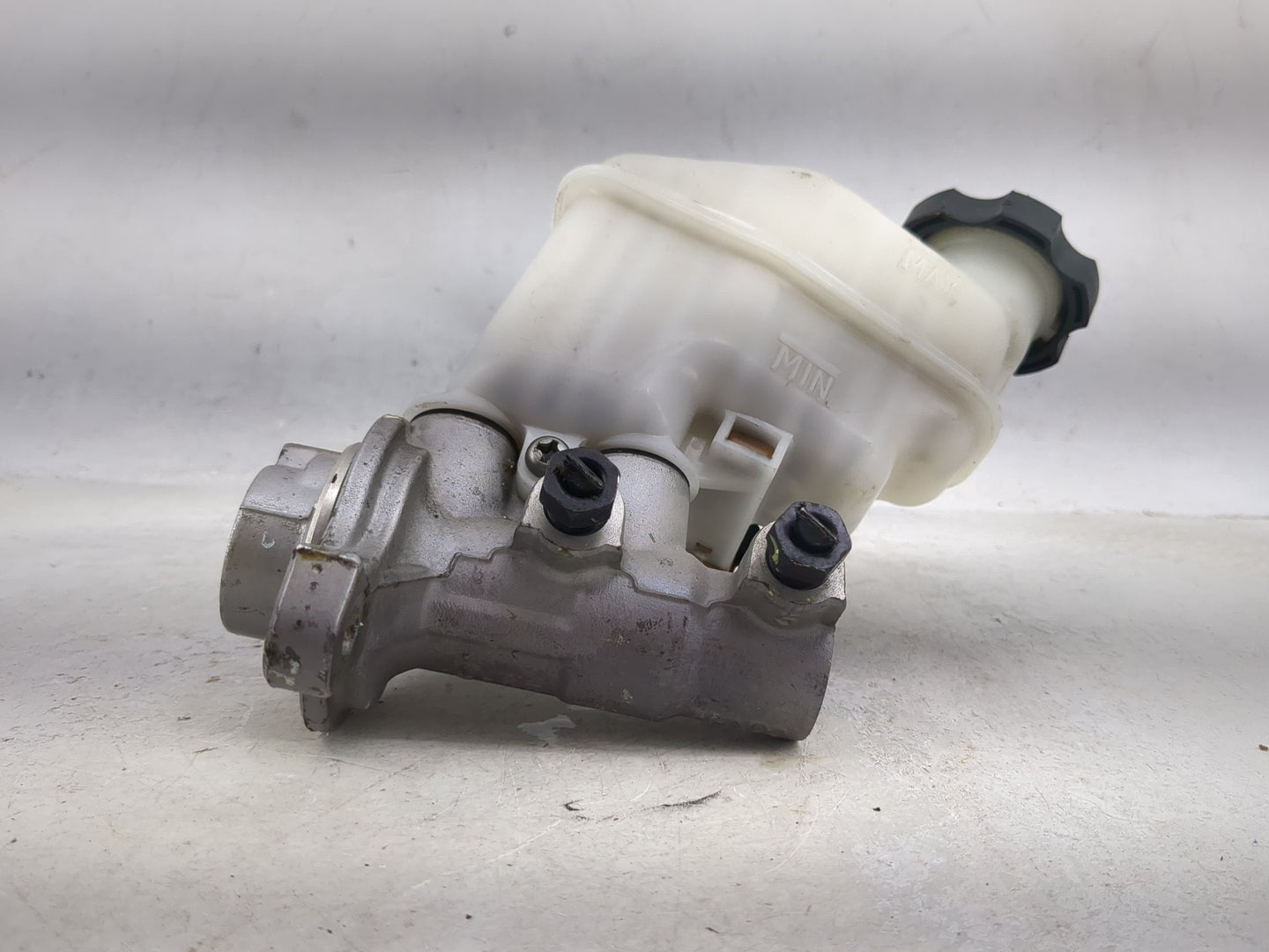 2011-2014 Hyundai Sonata Brake Master Cylinder 1491121 - Oemusedautoparts1.com