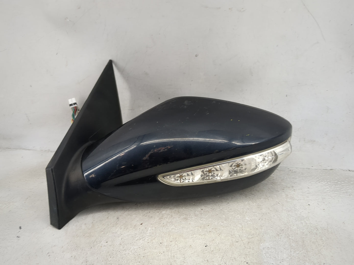 2011-2014 Hyundai Sonata Driver Side View Mirror - Left Door Mirror OEM Used - Oemusedautoparts1.com