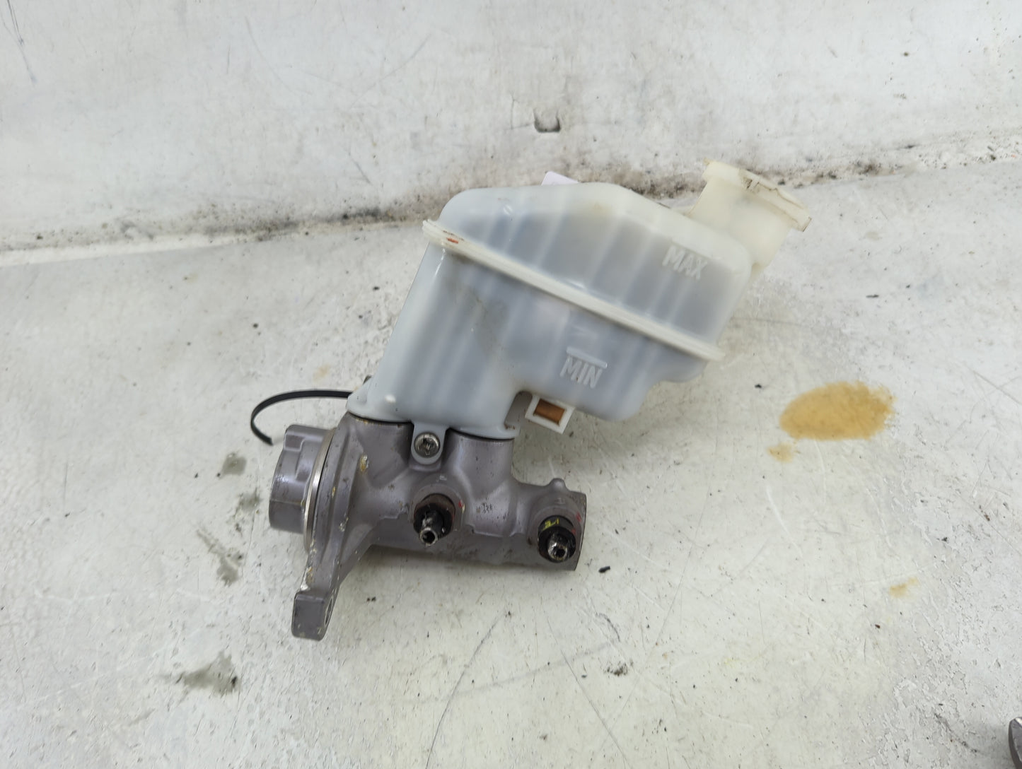 2011-2014 Hyundai Sonata Brake Master Cylinder 1492225 - Oemusedautoparts1.com