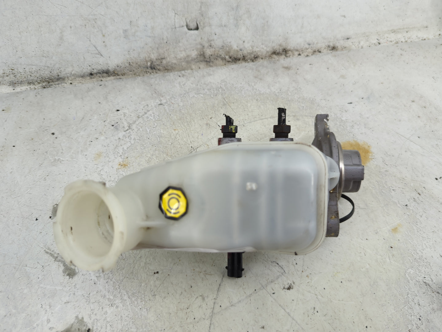 2011-2014 Hyundai Sonata Brake Master Cylinder 1492225 - Oemusedautoparts1.com