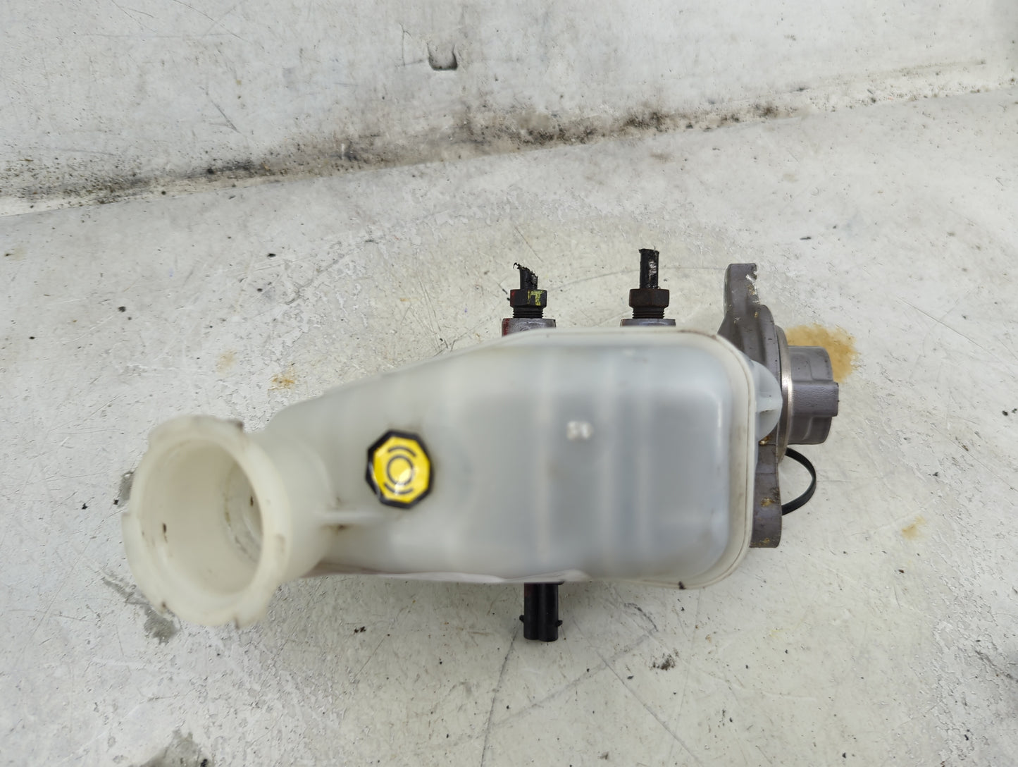 2011-2014 Hyundai Sonata Brake Master Cylinder 1492225 - Oemusedautoparts1.com