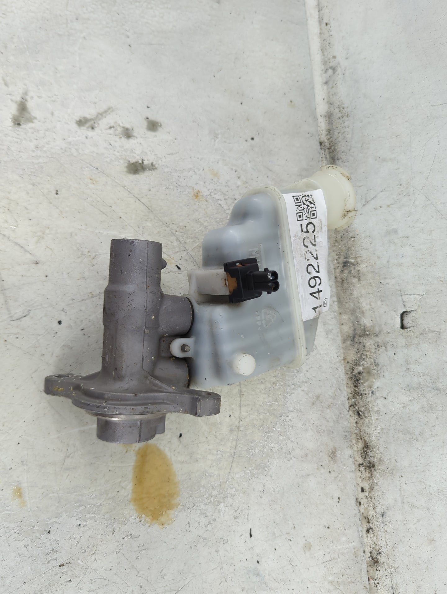 2011-2014 Hyundai Sonata Brake Master Cylinder 1492225 - Oemusedautoparts1.com