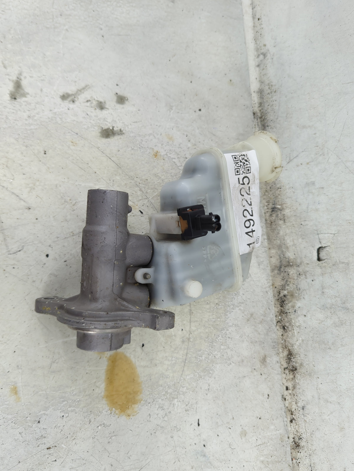2011-2014 Hyundai Sonata Brake Master Cylinder 1492225 - Oemusedautoparts1.com
