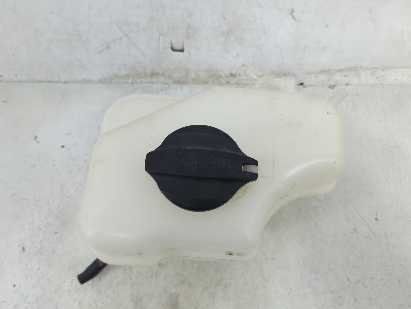2011-2015 Hyundai Sonata Radiator Coolant Overflow Expansion Tank Bottle 1494198 - Oemusedautoparts1.com