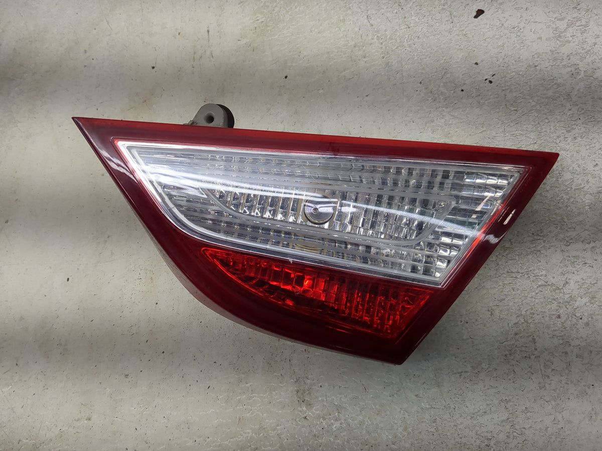 2011-2014 Hyundai Sonata Tail Light Assembly Passenger Right OEM P/N:5NPEB4AC3CH447199 Fits Fits 2011 2012 2013 2014 OEM Use