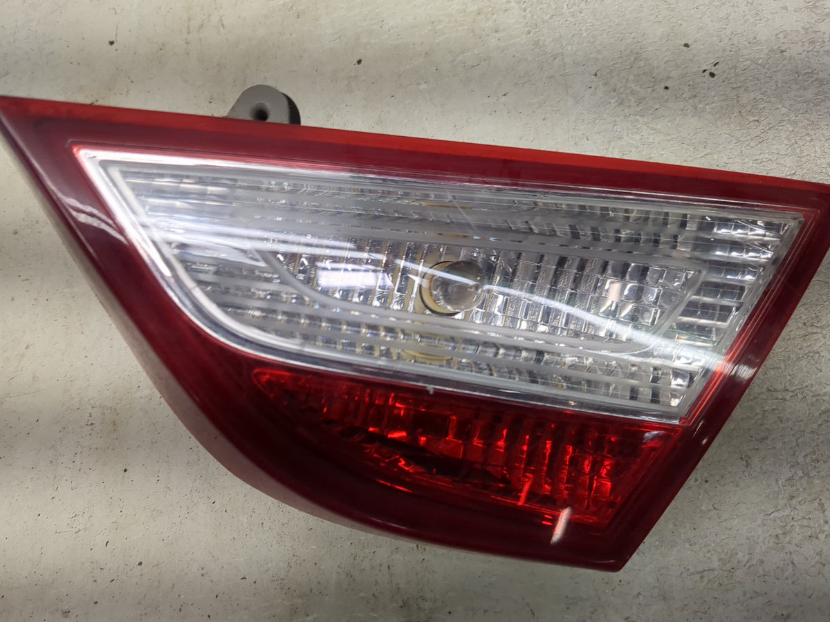2011-2014 Hyundai Sonata Tail Light Assembly Passenger Right OEM P/N:5NPEB4AC3CH447199 Fits Fits 2011 2012 2013 2014 OEM Use