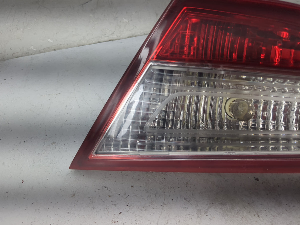 2011 Hyundai Sonata Passenger Right Side Deck Lid Mounted Tail Light 1520063 - Oemusedautoparts1.com