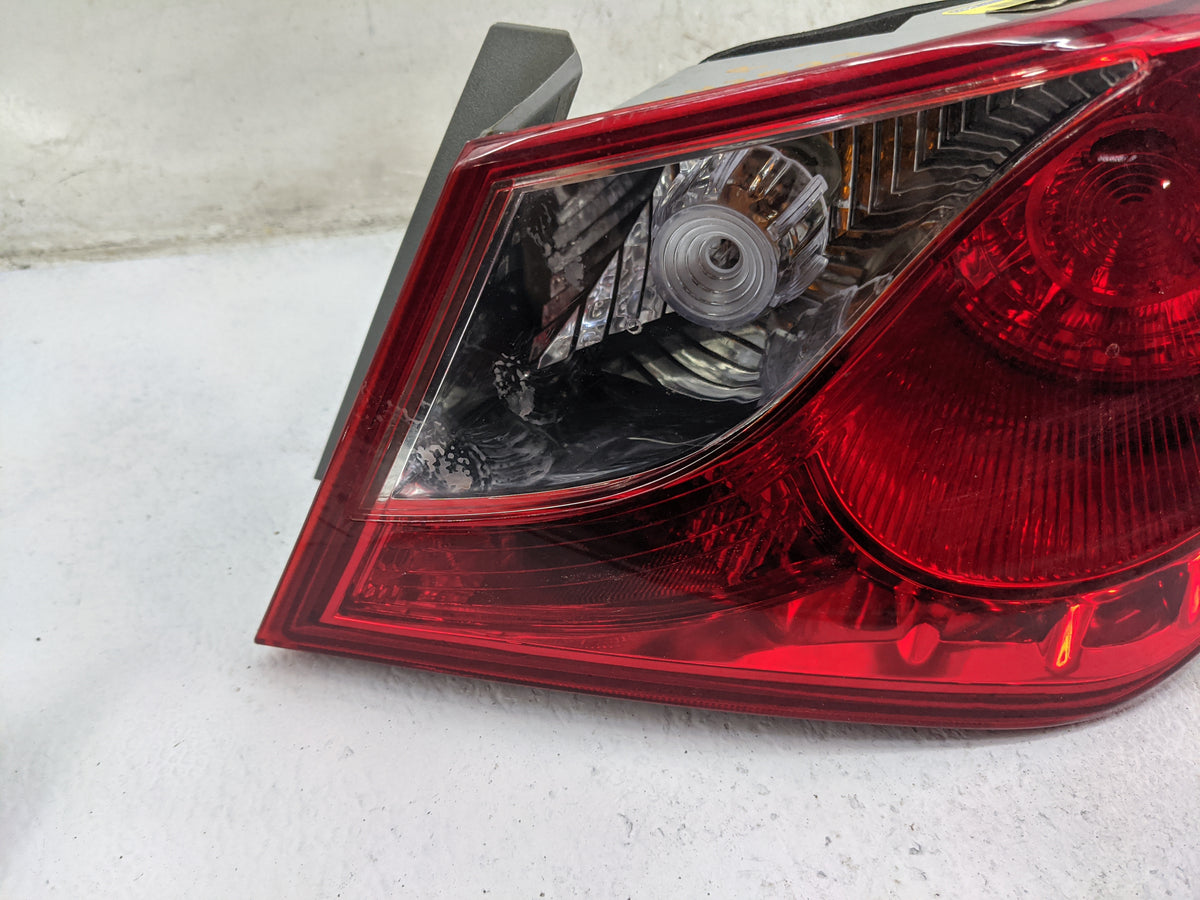 2011-2014 Hyundai Sonata Tail Light Assembly Passenger Right OEM P/N:11647 SAE AIP2R2TS 10 DOT Fits Fits 2011 2012 2013 2014