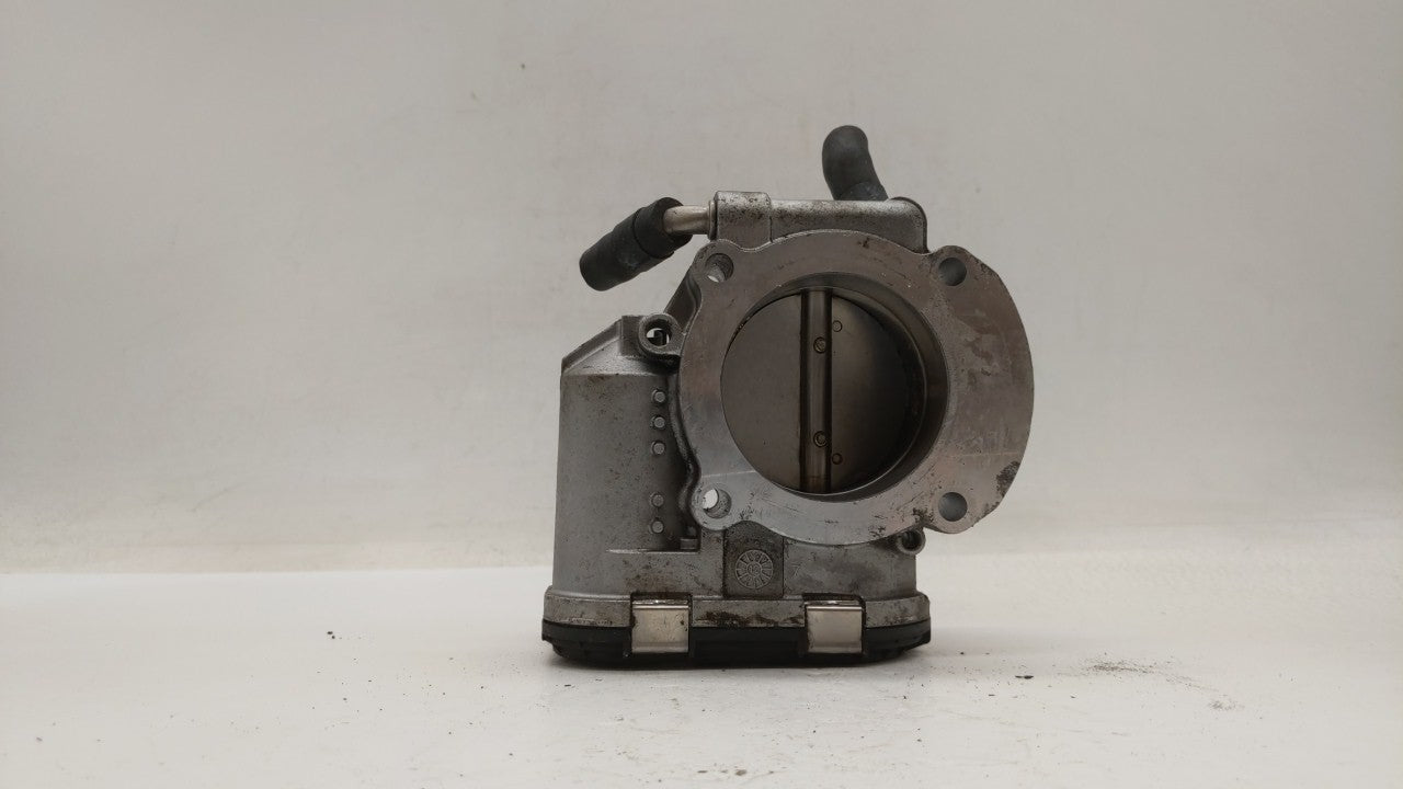 2011-2015 Hyundai Sonata Throttle Body P/N:35100-2G800 Fits Fits 2011 2012 2013 2014 2015 2016 OEM Used Auto Parts - Oemused