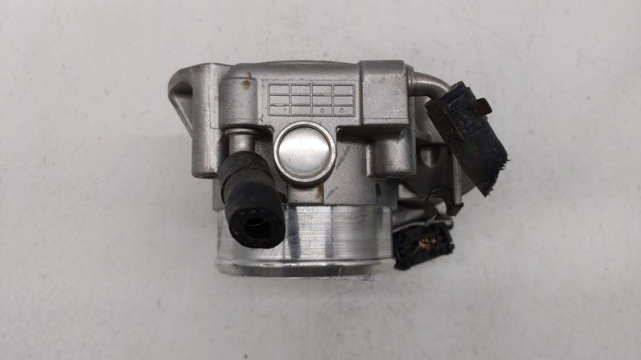 2011-2015 Hyundai Sonata Throttle Body P/N:35100-2G800 Fits Fits 2011 2012 2013 2014 2015 2016 OEM Used Auto Parts - Oemused