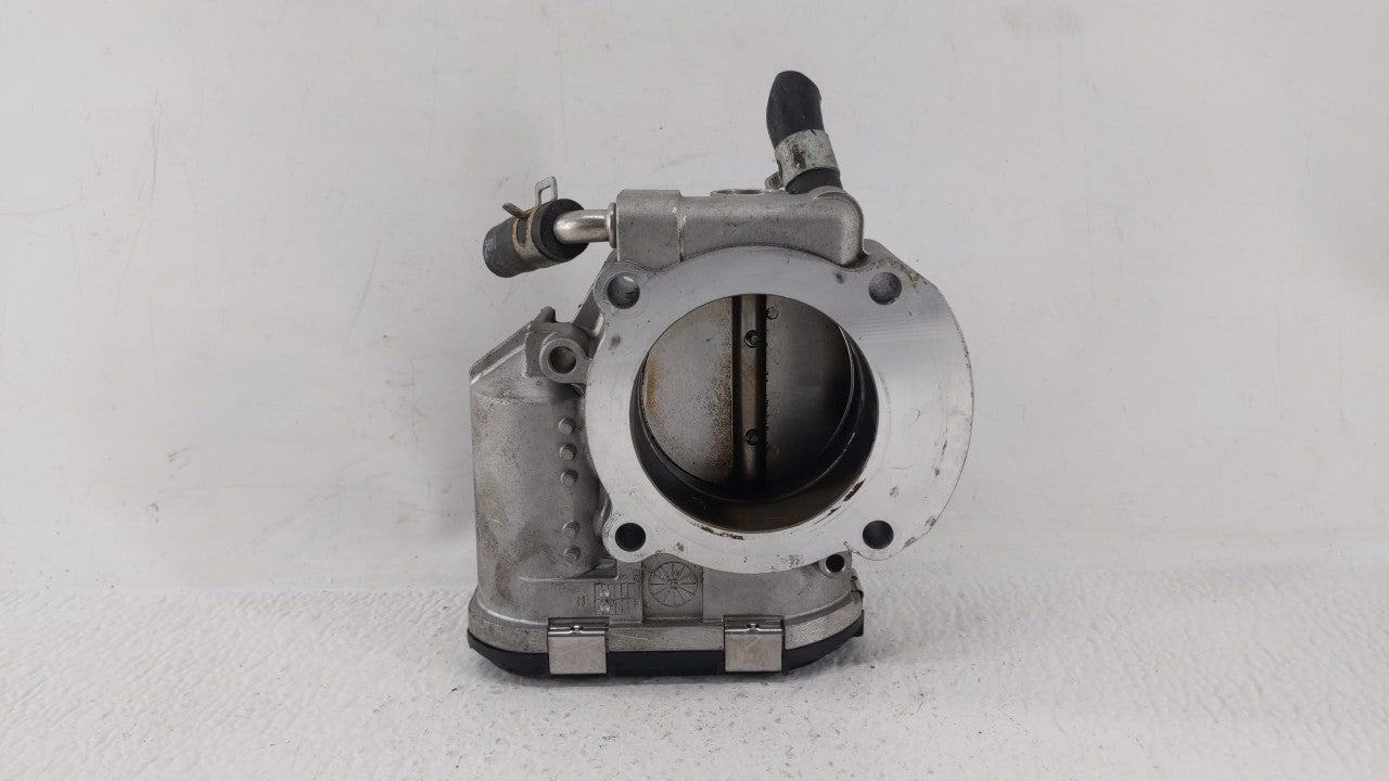 2011-2015 Hyundai Sonata Throttle Body P/N:35100-2G800 Fits Fits 2011 2012 2013 2014 2015 2016 OEM Used Auto Parts - Oemused