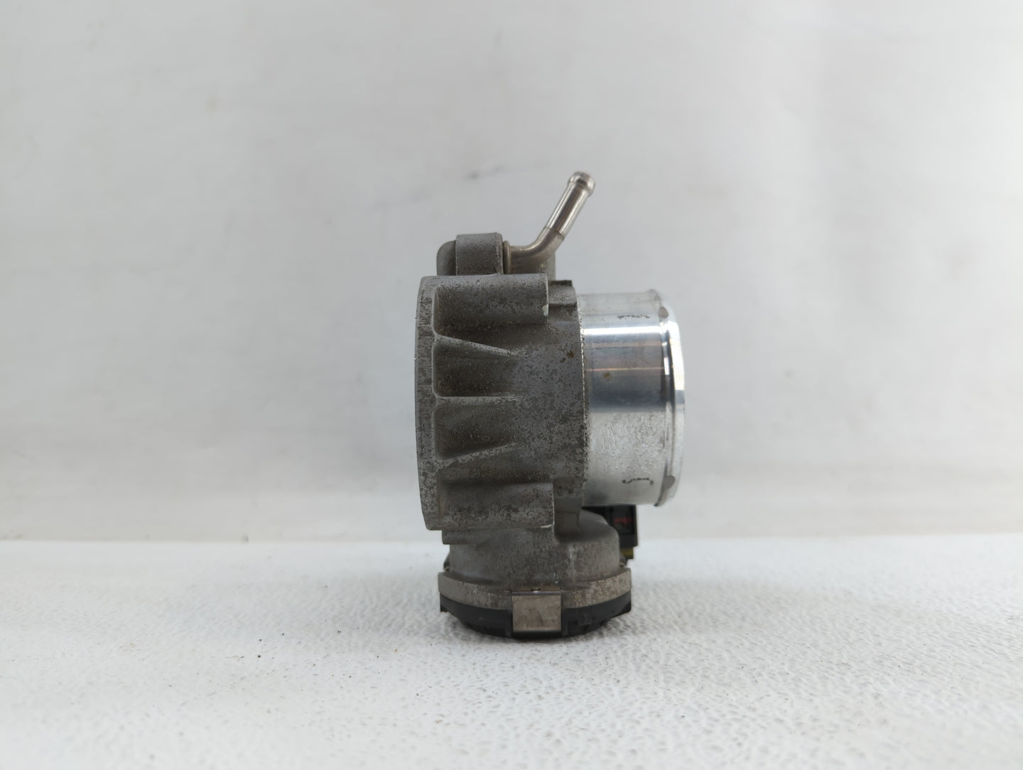 2011-2014 Hyundai Sonata Throttle Body P/N:35100-2G700 Fits Fits 2011 2012 2013 2014 2015 2016 OEM Used Auto Parts - Oemused